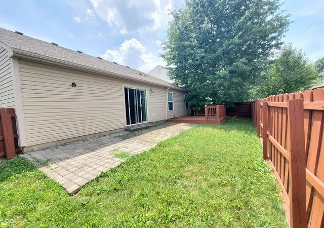 Photo 3 of Single family home for sale at 10450 Lookout Ln, Indianapolis, IN 46234 | MLS# 22118054 | Listing updated on 2026-08-28
