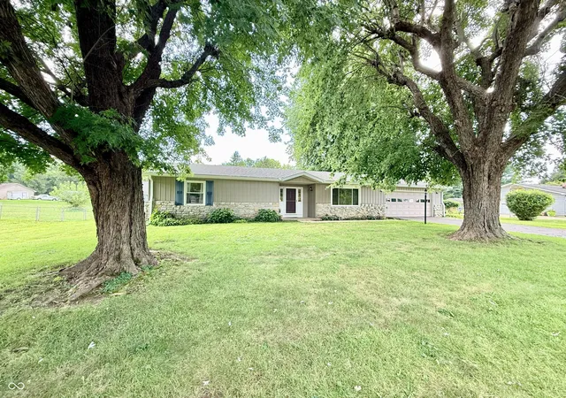Photo 3 of Sale Pending at 1117 W Watson Dr, Crawfordsville, IN 47933 | MLS# 22118061 | Listing updated on 2026-08-07