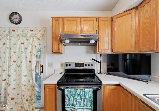 4th image of 5153 Bird Branch Dr, Indianapolis, IN 46268 | MLS# 22118078