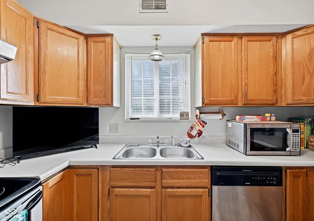 5th image of 5153 Bird Branch Dr, Indianapolis, IN 46268 | MLS# 22118078