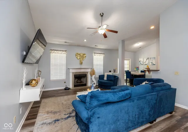 3rd image of 1322 Landsbrook Dr, Indianapolis, IN 46260 | MLS# 22118092