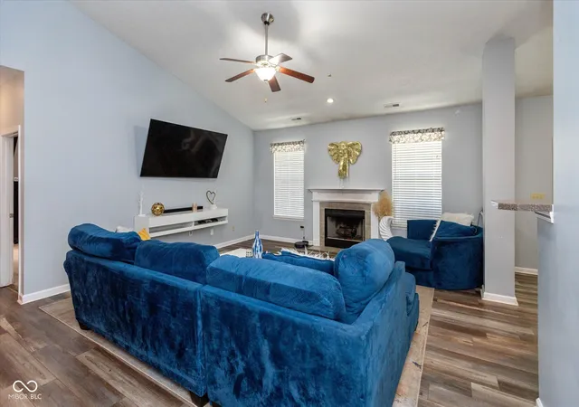 4th image of 1322 Landsbrook Dr, Indianapolis, IN 46260 | MLS# 22118092