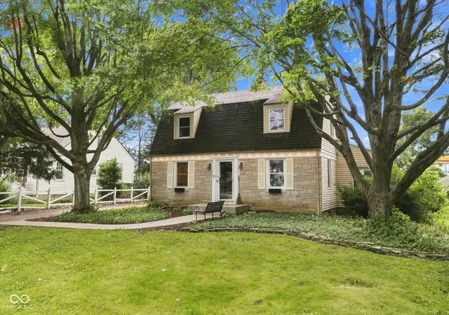 2nd image of 117 Orchard Ln, Greenwood, IN 46142 | MLS# 22118093