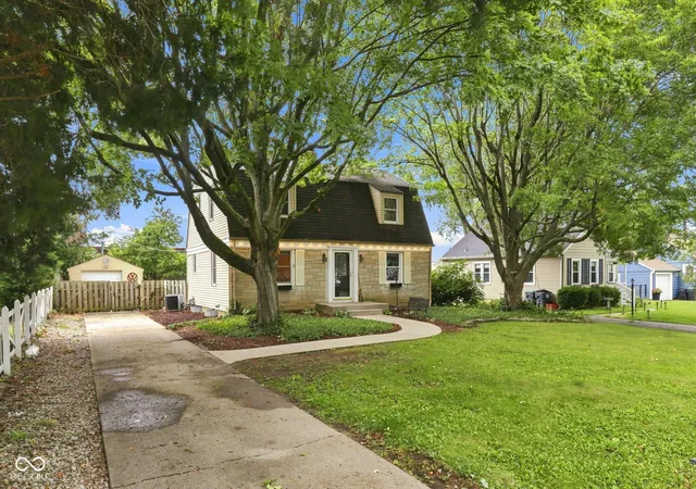 Photo 3 of Single family home for sale at 117 Orchard Ln, Greenwood, IN 46142 | MLS# 22118093 | Listing updated on 2026-09-21