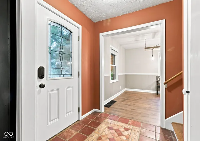 Photo 4 of Sale Pending at 117 Orchard Ln, Greenwood, IN 46142 | MLS# 22118093 | Listing updated on 2026-10-03