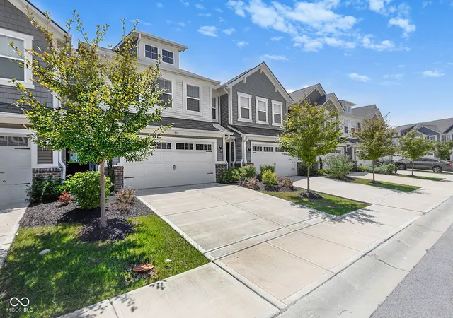 1st image of 9599 Beckett St, Avon, IN 46123 | MLS# 22118099