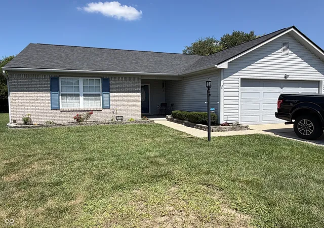 1st image of 1562 Prairieview Ln, Greenfield, IN 46140 | MLS# 22118106