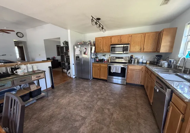 2nd image of 1562 Prairieview Ln, Greenfield, IN 46140 | MLS# 22118106