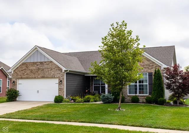 2nd image of 1241 Station Dr, Greenwood, IN 46143 | MLS# 22118112