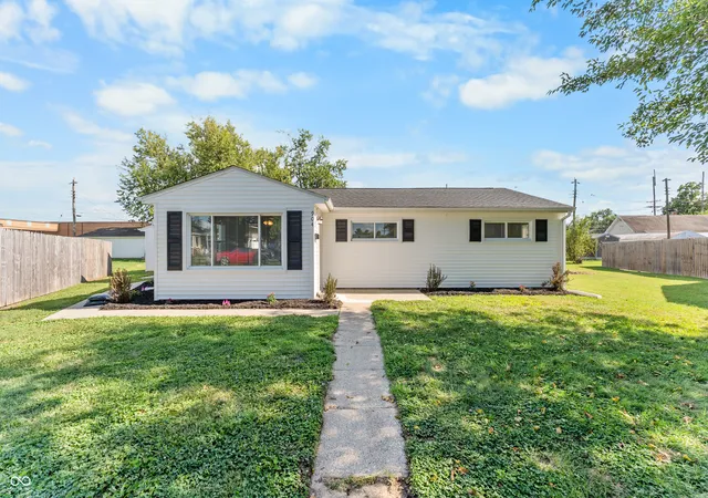 1st image of 904 Twin Circle Dr, Seymour, IN 47274 | MLS# 22118117