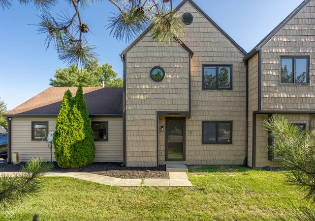 Photo 1 of Sale Pending at 9617 Highgate Cir N, Indianapolis, IN 46250 | MLS# 22118119 | Listing updated on 2026-09-20