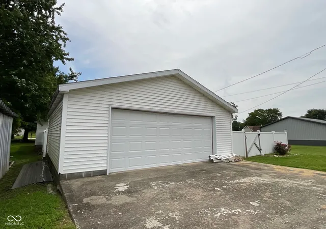 Photo 2 of Single family home for sale at 410 Barton St, Rockville, IN 47872 | MLS# 22118125 | Listing updated on 2026-08-06