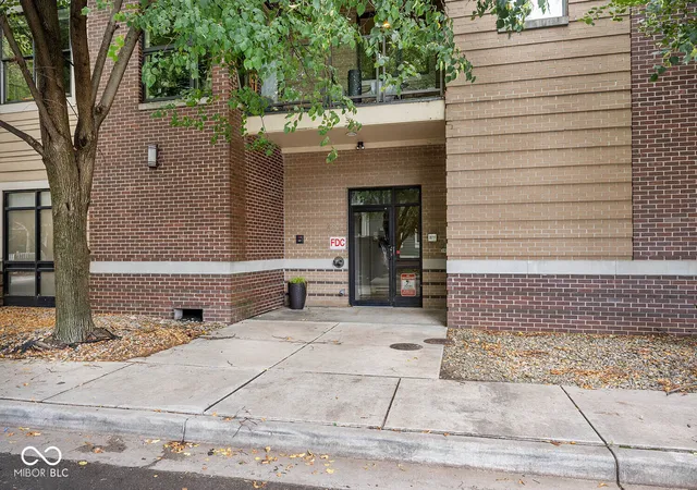 2nd image of 233 E St Joseph St E #3H, Indianapolis, IN 46202 | MLS# 22118130