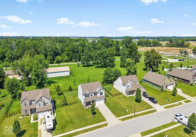 2nd image of 80 Blue Lace Dr, Whiteland, IN 46184 | MLS# 22118138