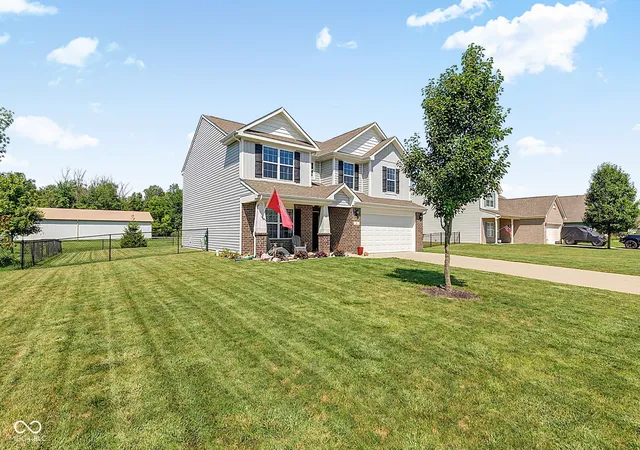 Photo 3 of Single family home for sale at 80 Blue Lace Dr, Whiteland, IN 46184 | MLS# 22118138 | Listing updated on 2026-10-07