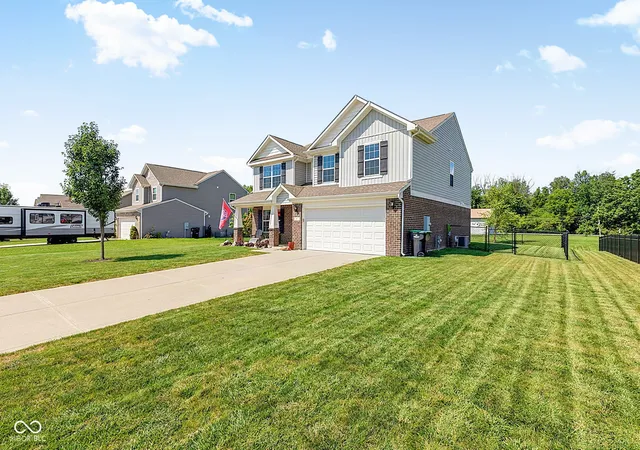 Photo 4 of Single family home for sale at 80 Blue Lace Dr, Whiteland, IN 46184 | MLS# 22118138 | Listing updated on 2026-10-07