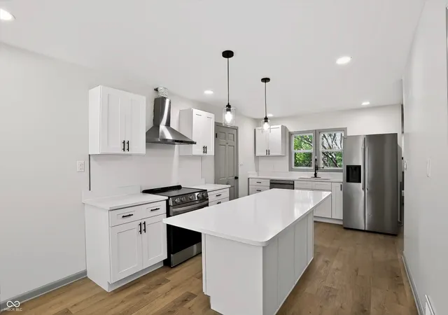 2nd image of 10465 Woodlawn Dr, Carmel, IN 46280 | MLS# 22118140