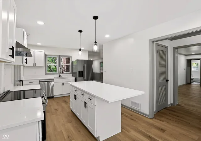 Photo 4 of Single family home for sale at 10465 Woodlawn Dr, Carmel, IN 46280 | MLS# 22118140 | Listing updated on 2026-08-10