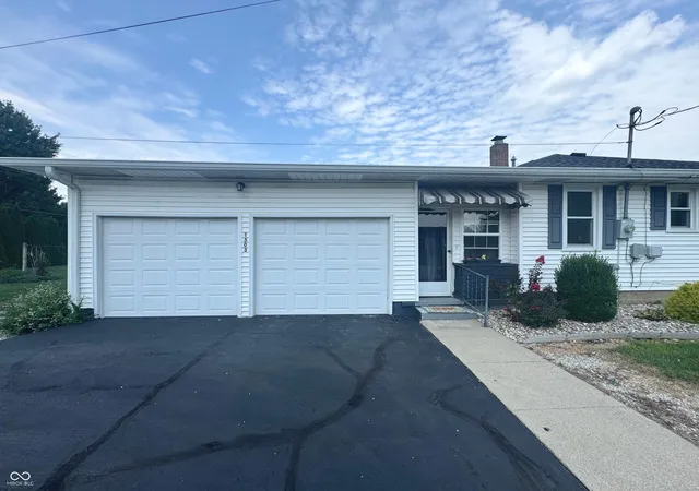 Photo 3 of Single family home for sale at 1503 N Franklin St, Greensburg, IN 47240 | MLS# 22118143 | Listing updated on 2026-09-21