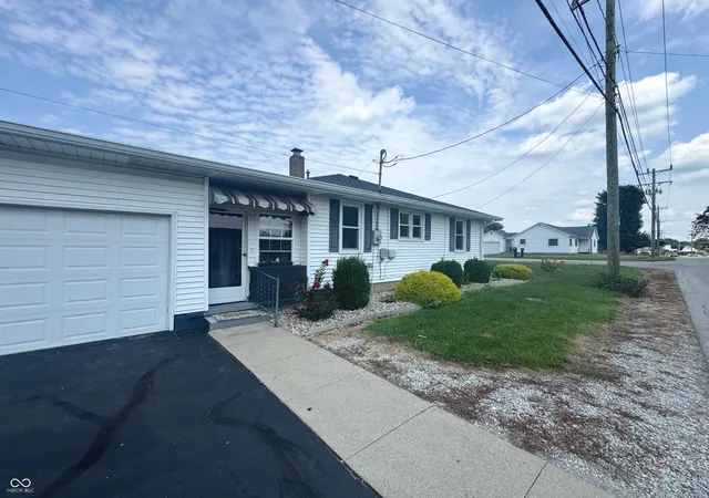 Photo 3 of Single family home for sale at 1503 N Franklin St, Greensburg, IN 47240 | MLS# 22118143 | Listing updated on 2026-10-08
