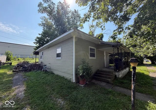 Photo 3 of Sale Pending at 312 L St, Bedford, IN 47421 | MLS# 22118154 | Listing updated on 2026-10-02