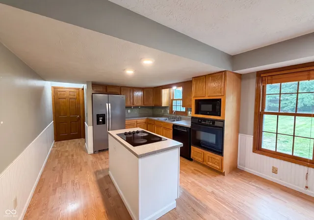 2nd image of 8005 Edgewood Ct, Plainfield, IN 46168 | MLS# 22118169