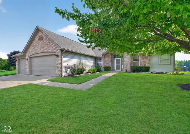 2nd image of 315 Cobblesprings Ct, Avon, IN 46123 | MLS# 22118172