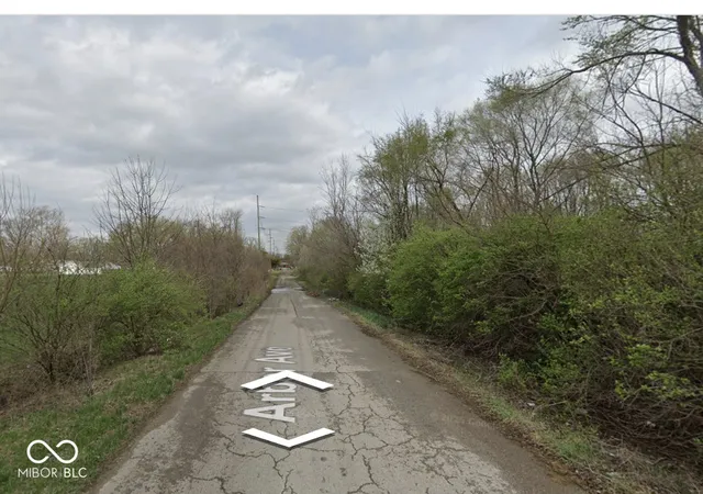 2nd image of 3300 Arbor Ave, Indianapolis, IN 46217 | MLS# 22118178