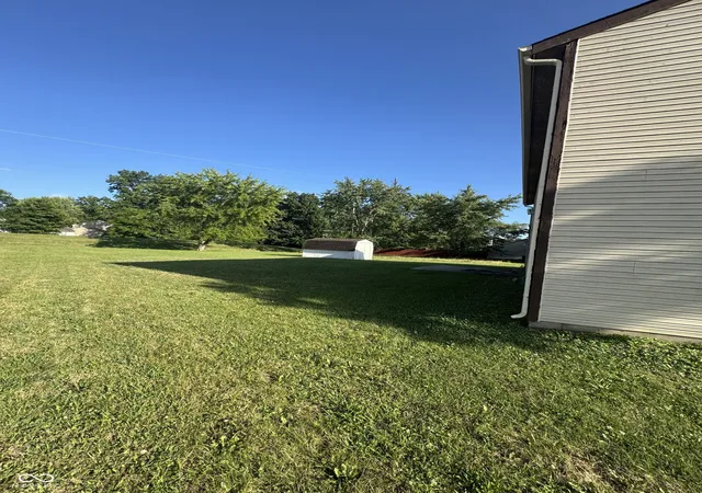 Photo 3 of Single family home for sale at 1129 Fontana Ct, Indianapolis, IN 46229 | MLS# 22118198 | Listing updated on 2026-09-25