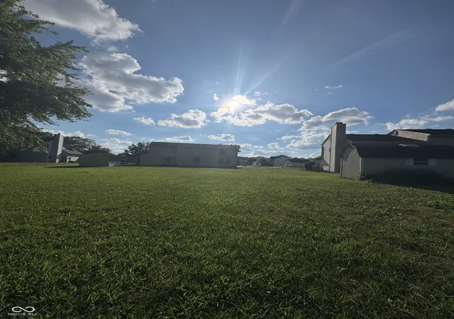 Photo 4 of Single family home for sale at 1129 Fontana Ct, Indianapolis, IN 46229 | MLS# 22118198 | Listing updated on 2026-09-25