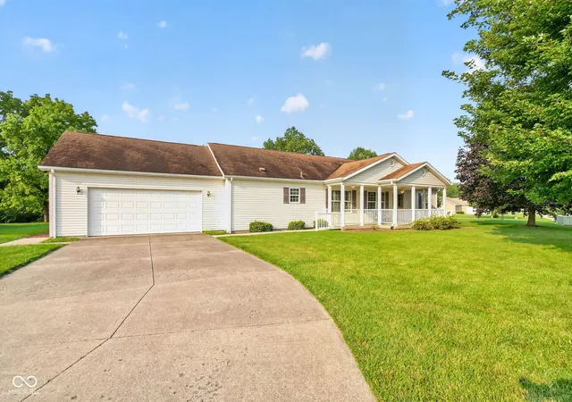 2nd image of 1427 Innsdale Dr, New Castle, IN 47362 | MLS# 22118209