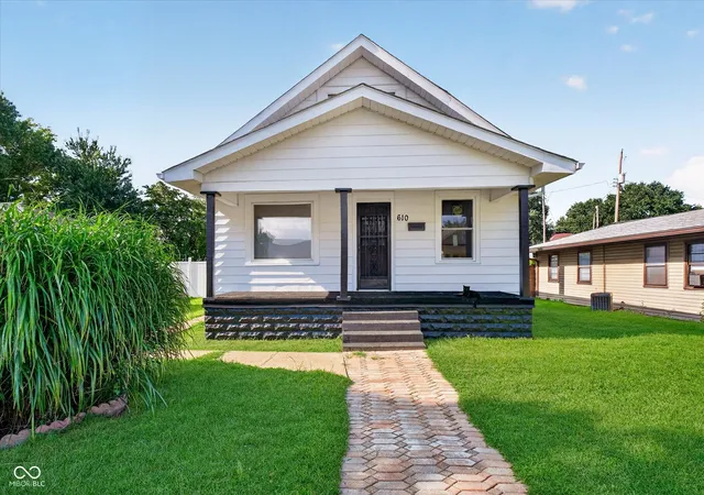 Photo 2 of Single family home for sale at 610 Morton St, Terre Haute, IN 47802 | MLS# 22118240 | Listing updated on 2026-09-25