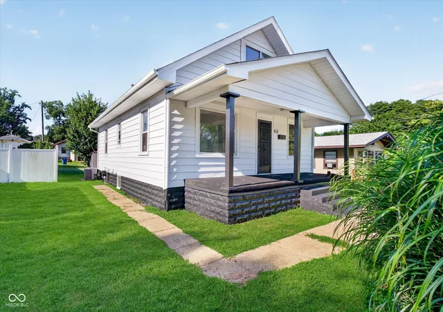 Photo 3 of Single family home for sale at 610 Morton St, Terre Haute, IN 47802 | MLS# 22118240 | Listing updated on 2026-09-25
