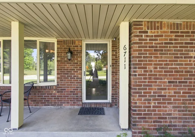 5th image of 6711 Live Oak Rd, Indianapolis, IN 46214 | MLS# 22118247