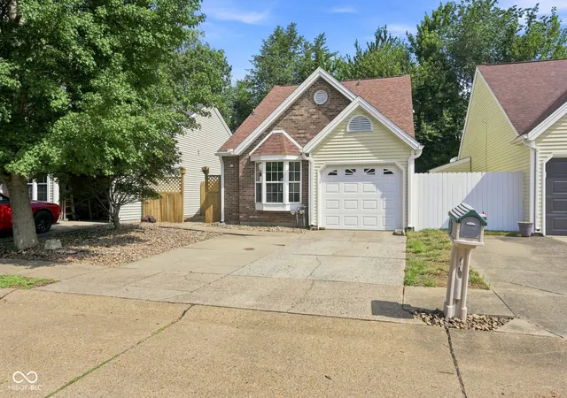 1st image of 1701 Greencastle Dr, Evansville, IN 47715 | MLS# 22118264