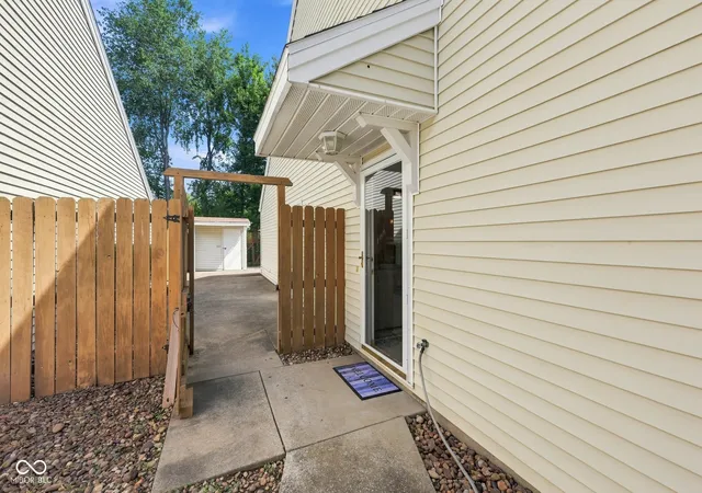 3rd image of 1701 Greencastle Dr, Evansville, IN 47715 | MLS# 22118264