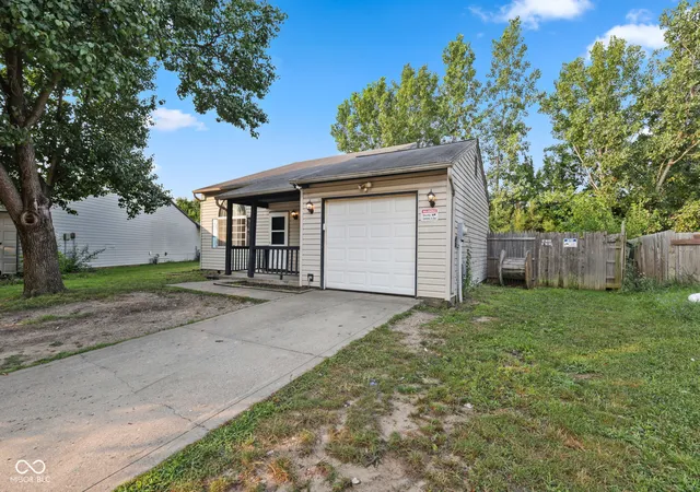 2nd image of 1819 Keystone Lakes Dr, Indianapolis, IN 46237 | MLS# 22118266