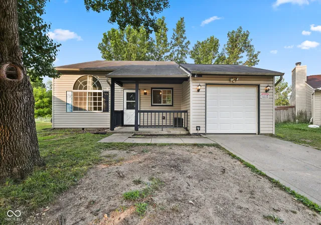 3rd image of 1819 Keystone Lakes Dr, Indianapolis, IN 46237 | MLS# 22118266