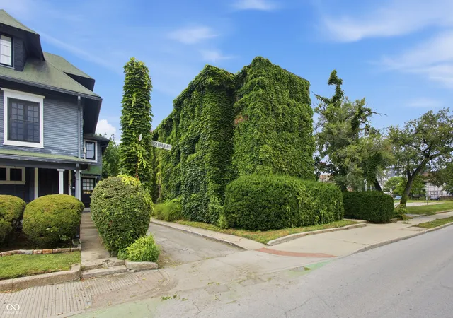 2nd image of 1704 N Pennsylvania St, Indianapolis, IN 46202 | MLS# 22118268