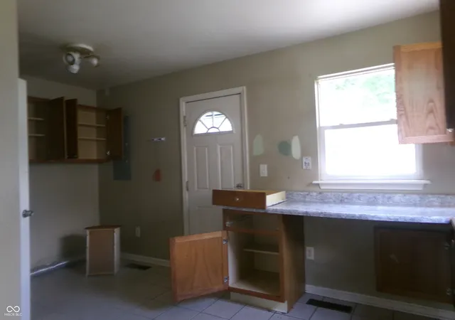 Photo 4 of Single family home for sale at 414 S Kenmore Rd, Indianapolis, IN 46219 | MLS# 22118278 | Listing updated on 2026-10-01