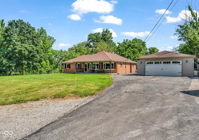 Photo 3 of Sale Pending at 5935 W County Rd 200 S, Danville, IN 46122 | MLS# 22118307 | Listing updated on 2026-09-29
