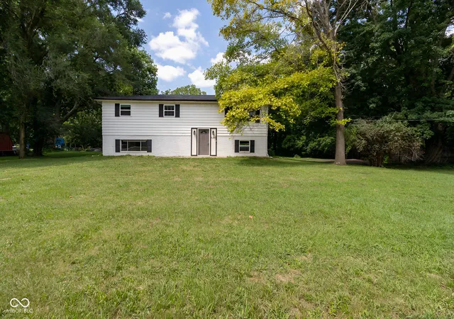 Photo 3 of Sale Pending at 5390 N County Rd 600 E, Brownsburg, IN 46112 | MLS# 22118313 | Listing updated on 2026-09-16