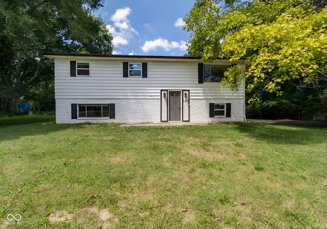 Photo 3 of Sale Pending at 5390 N County Rd 600 E, Brownsburg, IN 46112 | MLS# 22118313 | Listing updated on 2026-09-16