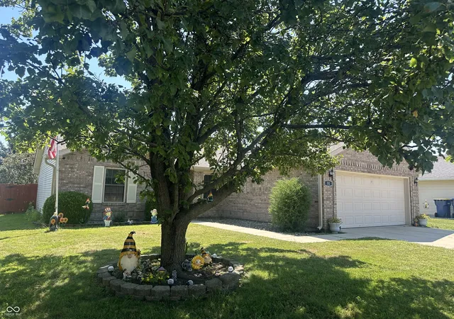 Photo 3 of Sale Pending at 51 Cedarwood, Greencastle, IN 46135 | MLS# 22118314 | Listing updated on 2026-09-21