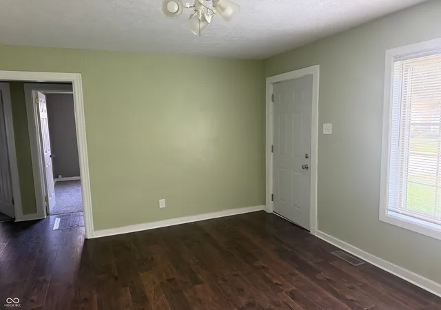 Photo 3 of Single family home for sale at 1618 W 17th Street, Anderson, IN 46016 | MLS# 22118361 | Listing updated on 2026-08-11