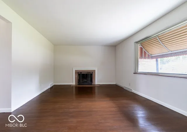 Photo 1 of Single family home for sale at 4425 Chatham Pl, Indianapolis, IN 46226 | MLS# 22118425 | Listing updated on 2026-09-22