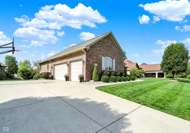 Photo 3 of Sale Pending at 1782 Calvert Farms Dr, Greenwood, IN 46143 | MLS# 22118427 | Listing updated on 2026-08-13