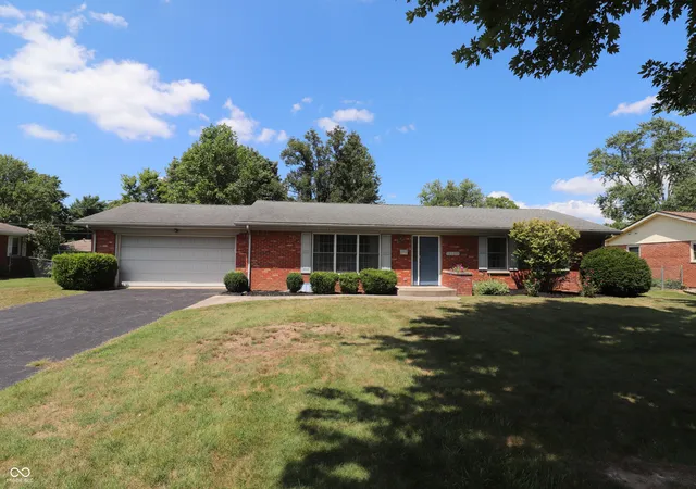 1st image of 2130 Dale Ct, Columbus, IN 47203 | MLS# 22118432