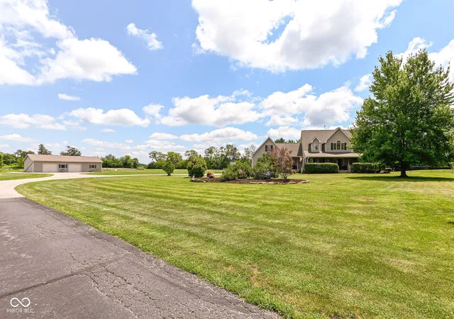 2nd image of 1355 N Franklin Rd, Greenwood, IN 46143 | MLS# 22118437