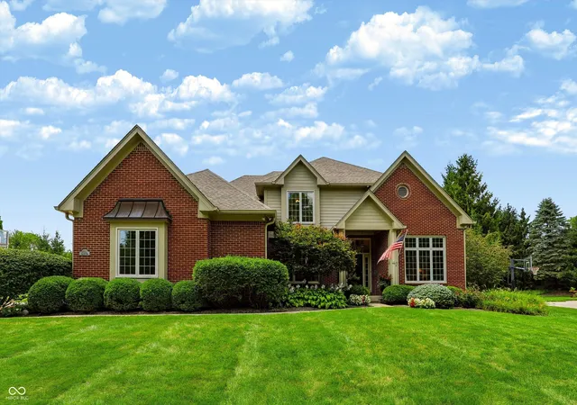 2nd image of 10512 Chestnut Hill Cir, Fishers, IN 46037 | MLS# 22118438